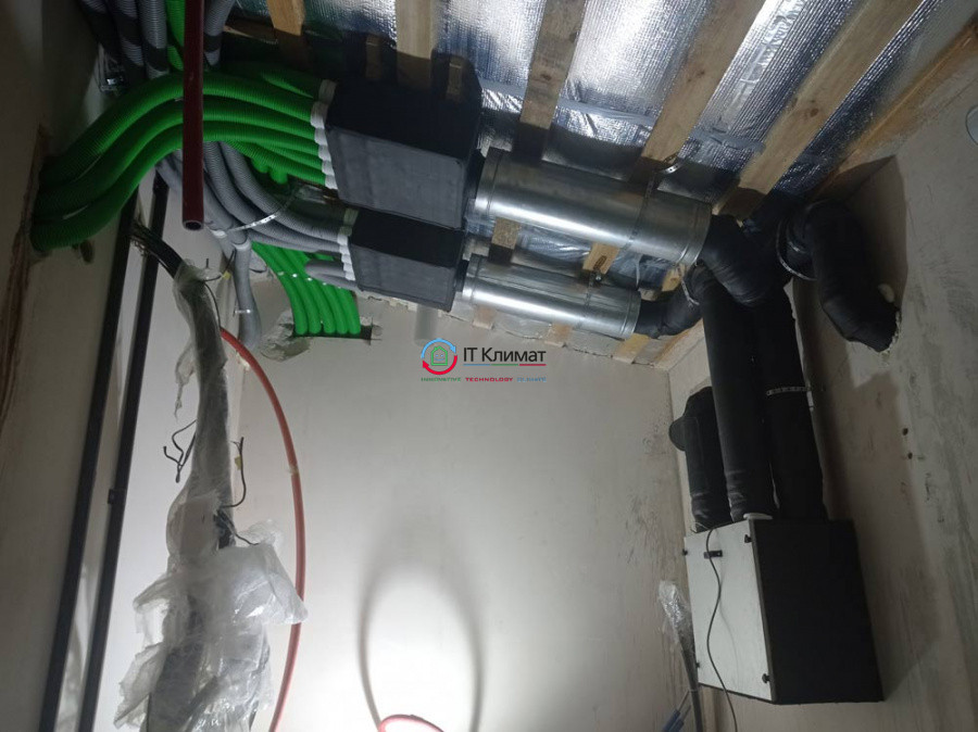 Частный дом 150 м.кв. - Приточно-вытяжная вентиляция с рекуперацией Вентс ВУТ 300 Э2В ЕС
